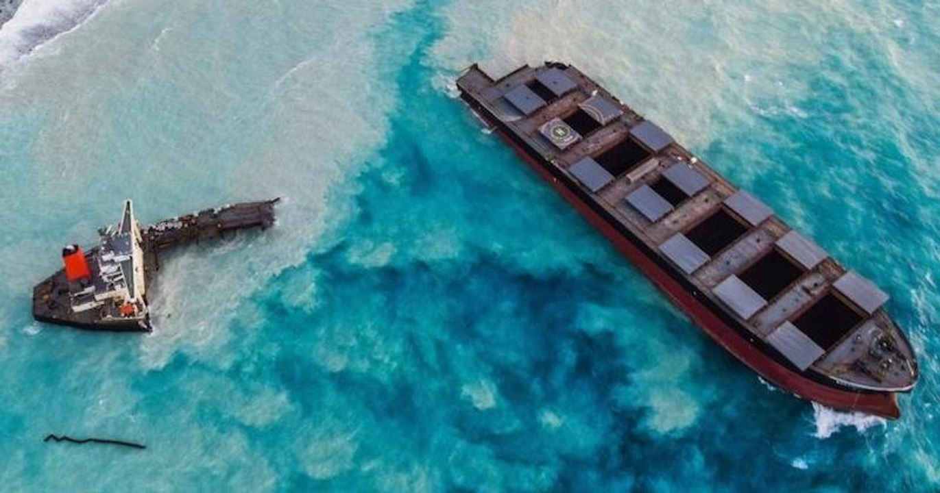 Le navire échoué au large de l'île Maurice s'est finalement brisé en deux