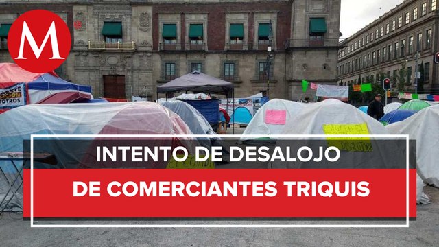 Intentan desalojar campamento de comerciantes triquis en Zócalo de CdMx