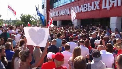 Bélarus : face-à-face tendu entre Loukachenko et les ouvriers d'une importante usine de Minsk