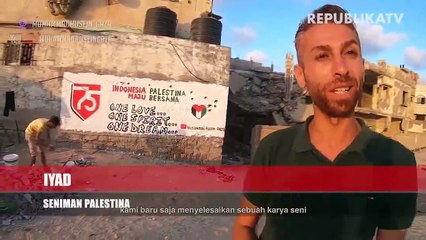 Dua warga di Gaza, Palestina menggambar mural dalam HUT RI ke-75.