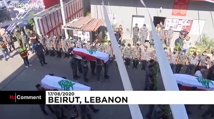 Funérailles de trois pompiers à Beyrouth, près de deux semaines après l'explosion meurtrière