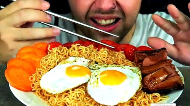 ASMR CURRY NOODLES + FRIED EGG + FRIED SAUSAGE + VEGETABLES | EATING SOUND (NO TALKING) BEST SOUND