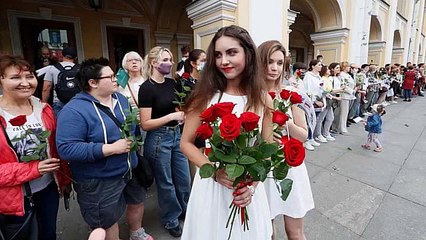 'Resign' Alexander Lukashenko heckled by factory workers in Minsk