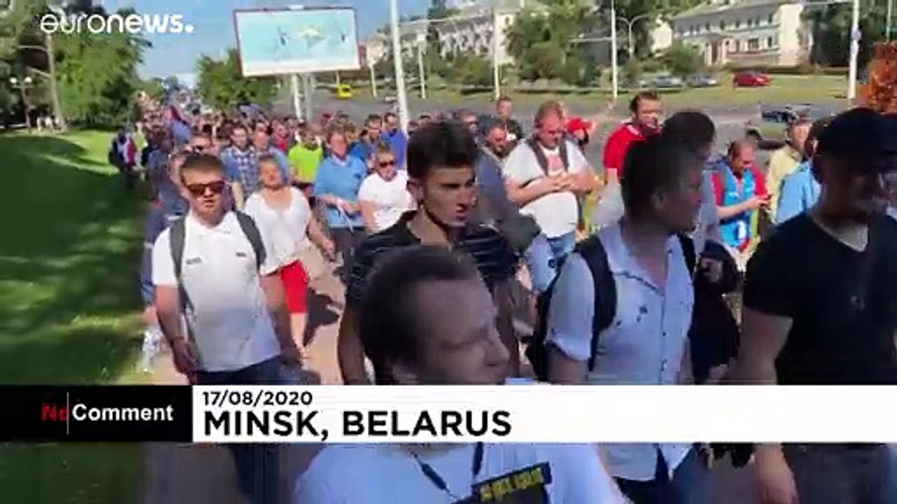 Minsk: Tausende Arbeiter treten in Generalstreik