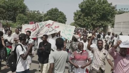 Un año tras la Constitución transitoria, sudaneses exigen completar reformas