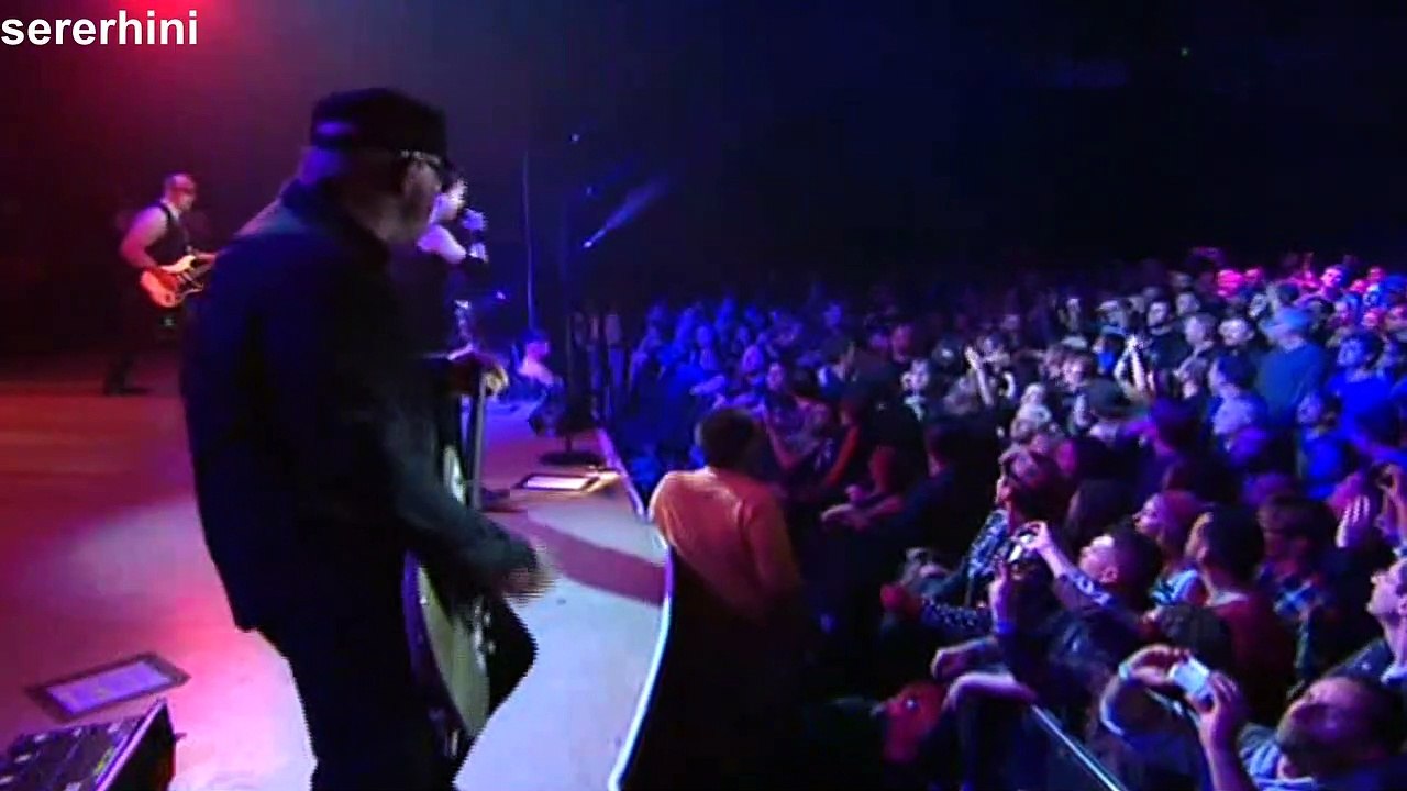 Garbage — “Cherry Lips (Go Baby Go!)” — (from “Garbage – One Mile High...Live”)