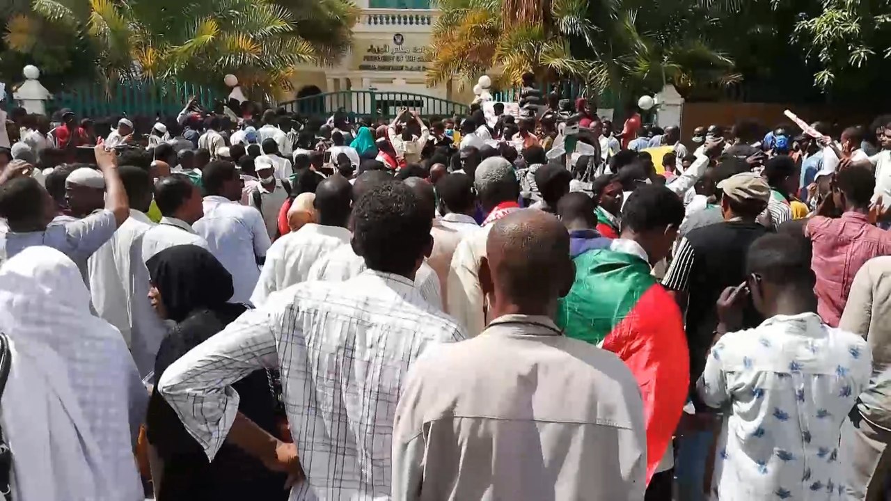 مسيرات في الخرطوم تطالب بتصحيح مسار الثورة ومحا...
