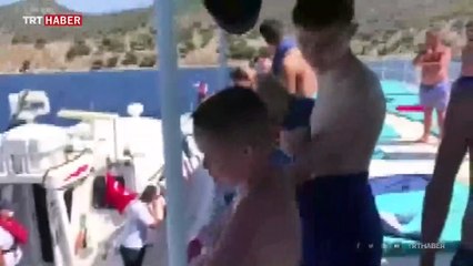 Gezi teknesinde yaralanan turisti Sahil Güvenlik tahliye etti