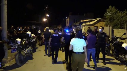 Antalya'da narkotik operasyonunda bir polis taşla yaralandı