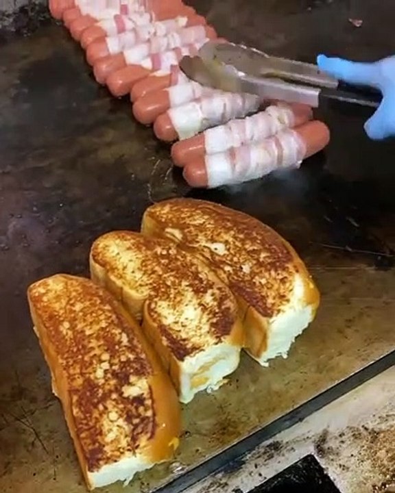 Is there anything more AMERICAN than a fat CHILI CHEESE DOG?  Dirty Chili dog with a lobster roll. Bacon wrapped dog. House made chorizo chili. Onions. Melted cheese. Bacon crumbles. Cilantro.