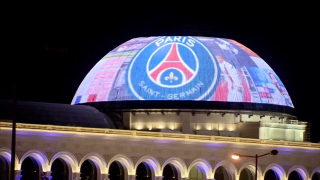 Le dôme d'un centre commercial à Doha s'illumine aux couleurs du PSG avant sa demi-finale de Ligue des champions
