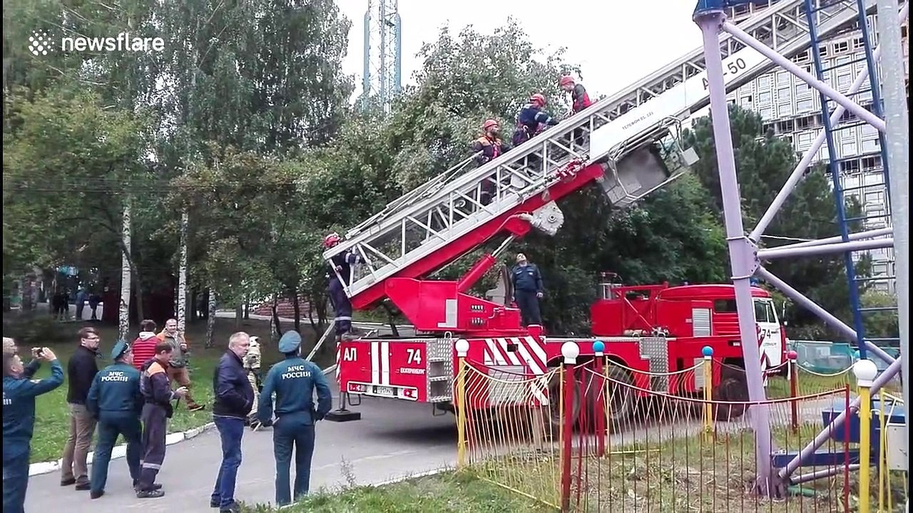 Thrill-seekers left hanging for hours after 'catapult' attraction breaks down in Russia