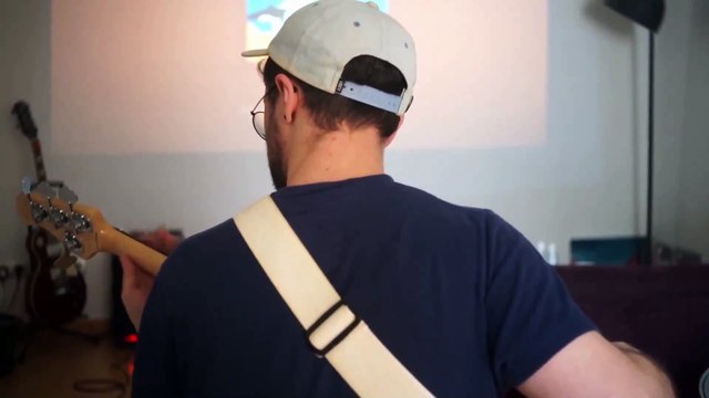 78)Music. Guitar Bass. Talk To Me. Riot. Dance et électro. Dramatique