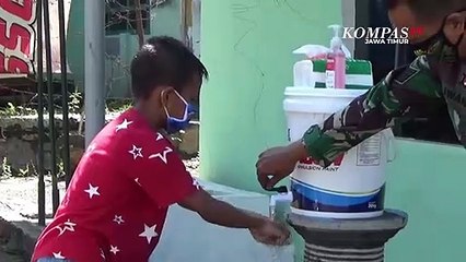 TNI Bagi Akses Internet Gratis Untuk Siswa di Jember