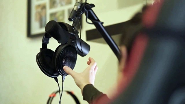 81) Music. Guitar Bass. Loafers With Socks. Jeremy Korpas. Dance et électro. Dramatique