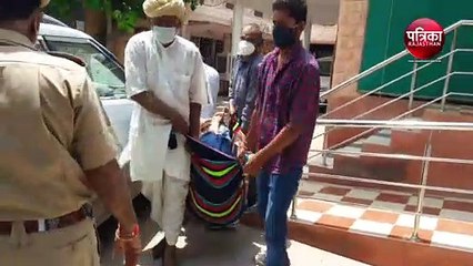 न्याय के लिए पीड़ित की मजबूरी : परिजन घायलावस्था में वृद्ध को लेकर पुलिस अधीक्षक कार्यालय पहुंचे, देखें वीडियो...