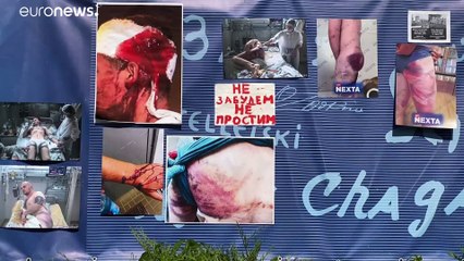 Το euronews στη Λευκορωσία-Η Ανελίζ Μπόρζες με φίλη νεκρού διαδηλωτή