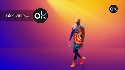 LeBron James enseña la equipación que llevará en la nueva película de Space Jam