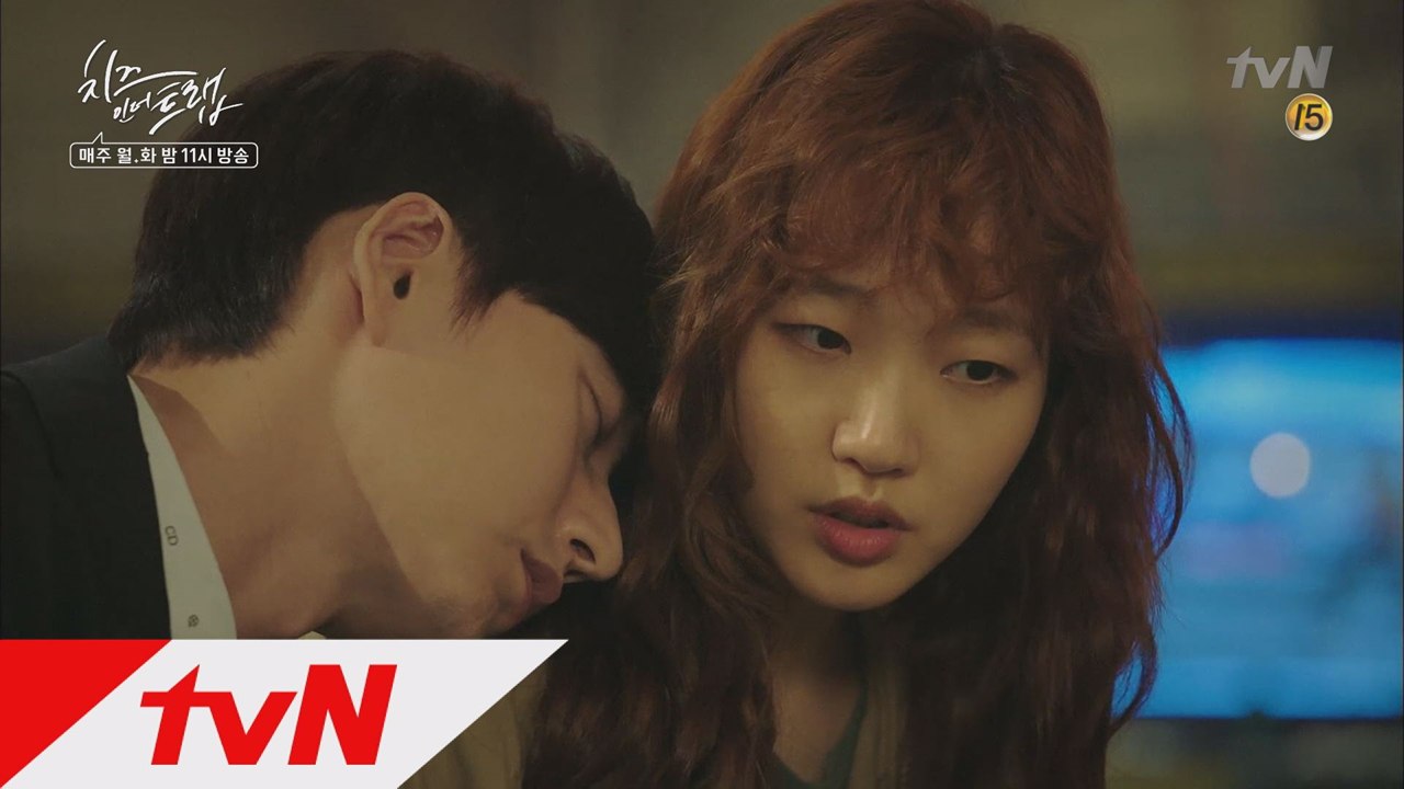 유정(박해진)과 설(김고은)의 커플 신고식! ′키스? 하죠 뭐!′