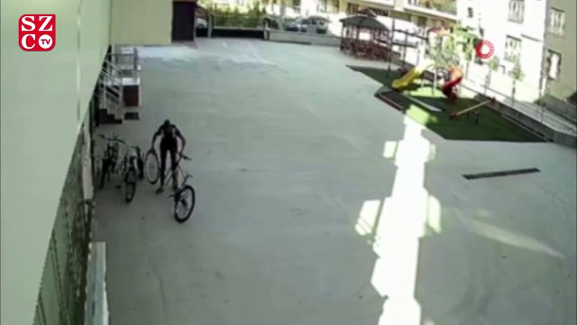 Kilidi kıramayınca tekerini bırakıp bisikleti çaldı