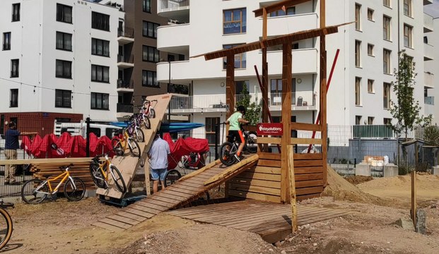 Le premier pumptrack bruxellois, destiné aux vélos ou rollers, est installé à Laeken