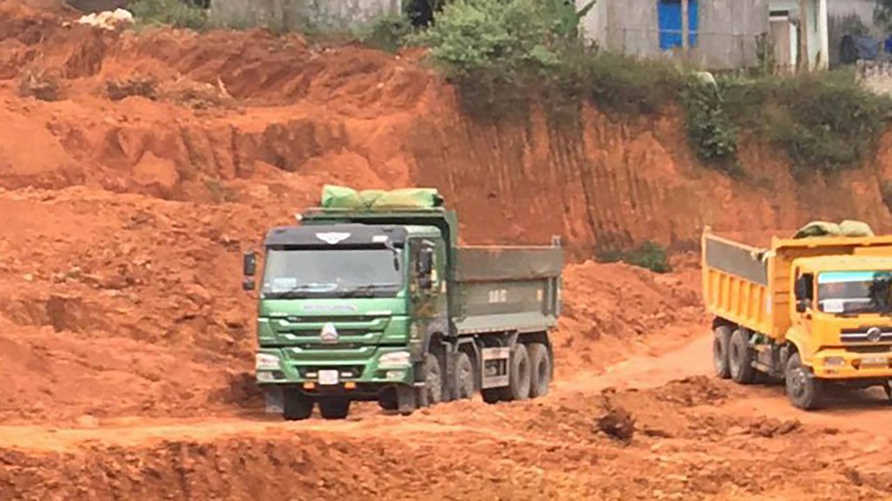 Bắc Giang: "Đất tặc" ngang nhiên lộng hành trong đêm | VTC