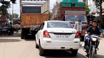 कांधला: पुल का चौड़ीकरण ना होने से लगा जाम राहगीर परेशान