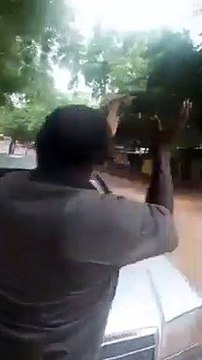 Des citoyens applaudissent les mutins au Mali vidéo amateur