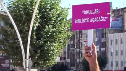 - Eğitimciler, öğrenciler için yürüdü