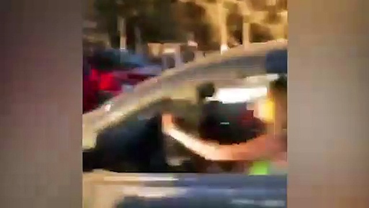 Estrella su coche al huir cuando discutía con un vigilante de la playa en Marbella