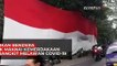 Komunitas Pecinta Alam Dan Komunitas Motor Bentangkan Bendera Merah Putih di Tebing Sukabumi