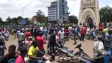 Mali Cumhurbaşkanı Keita'nın istifasını isteyen muhalifler Bağımsızlık Meydanı'nda toplandı (1) - BAMAKO