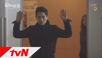 인질 교환을 요구하고, 인질 자처한 신하균