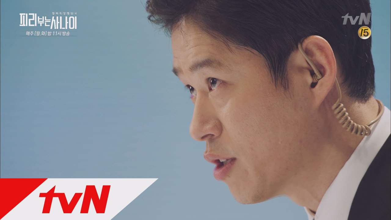 신하균의 협상 코칭을 따르지 않는 유준상 ′방송국 테러 라이브′