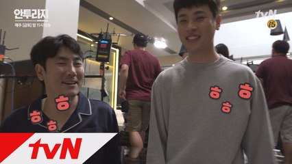 잠옷 차림 다섯 남자에게 일어난 일