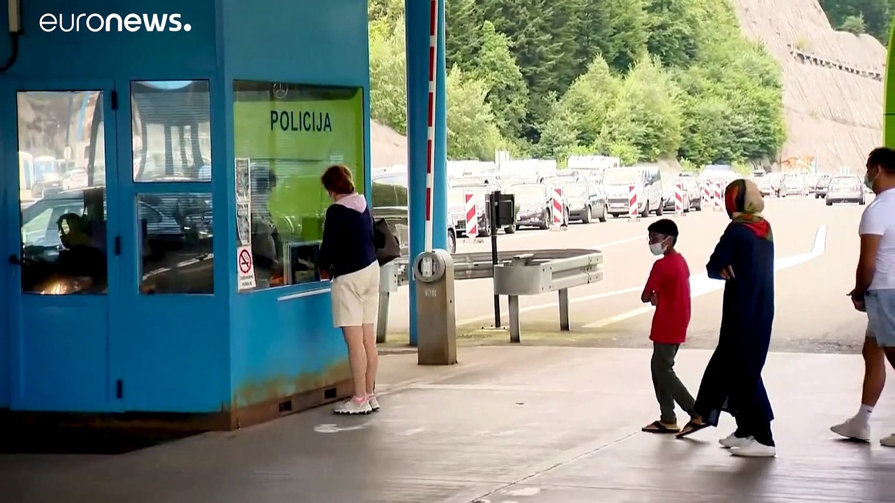 Kurz: Reisewarnung auch für Balearen - Schlangen an Drive-Ins