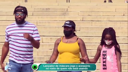 Lançador de máscara joga o acessório no rosto de quem não está usando