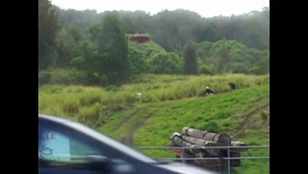 Authentic UFO Sighting Metalic Object Over 50 feet Wide! OVNI