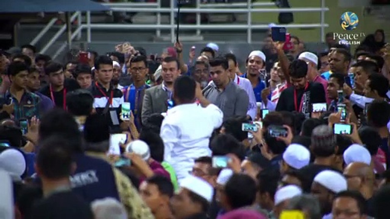 Accepting Islam Live in Public Tiktok Video