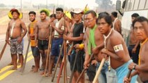Decenas de indígenas de la Amazonía mantienen protesta en carretera de Brasil