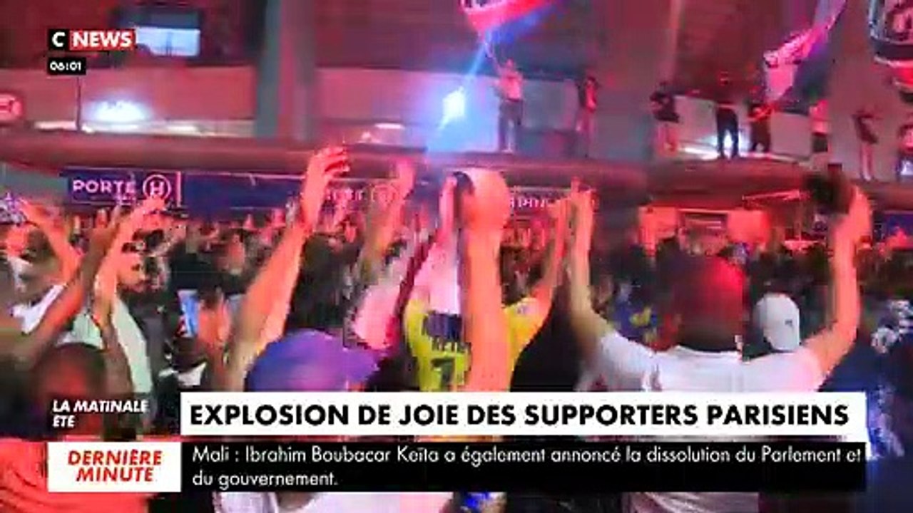 Malgré le Covid et les CRS, des centaines de supporters réunis sans masque hier soir sur les Champs Elysées pour fêter la victoire du PSG