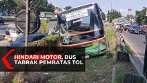 Bus AKAP Tabrak Pagar Pembatas Tol Setelah Hindari Sepeda Motor.