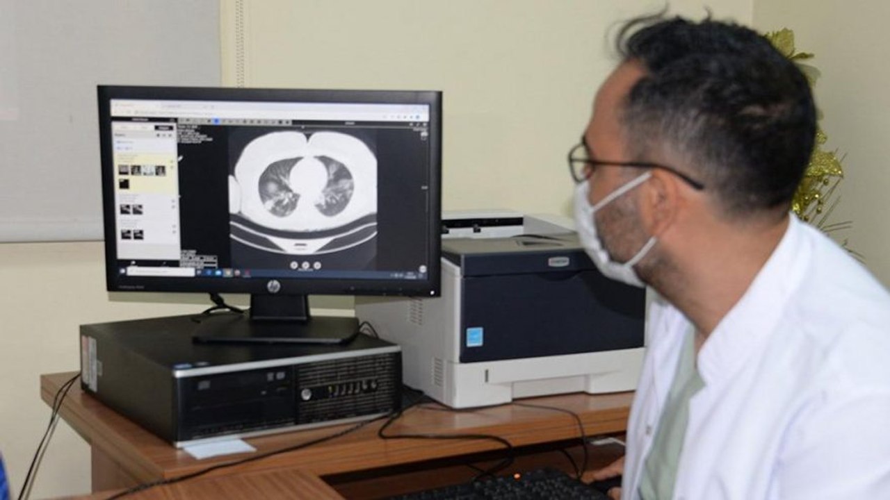 Corona ile mücadele eden doktor: Tanık olduklarımı gören biri evden dışarı çıkmazdı