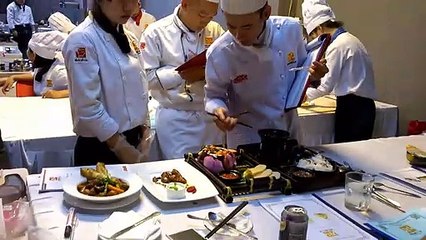 Cuộc thi gỏi ngó sen tôm thịt việt nam.Contest contest with lotus shrimp and meat vietnam