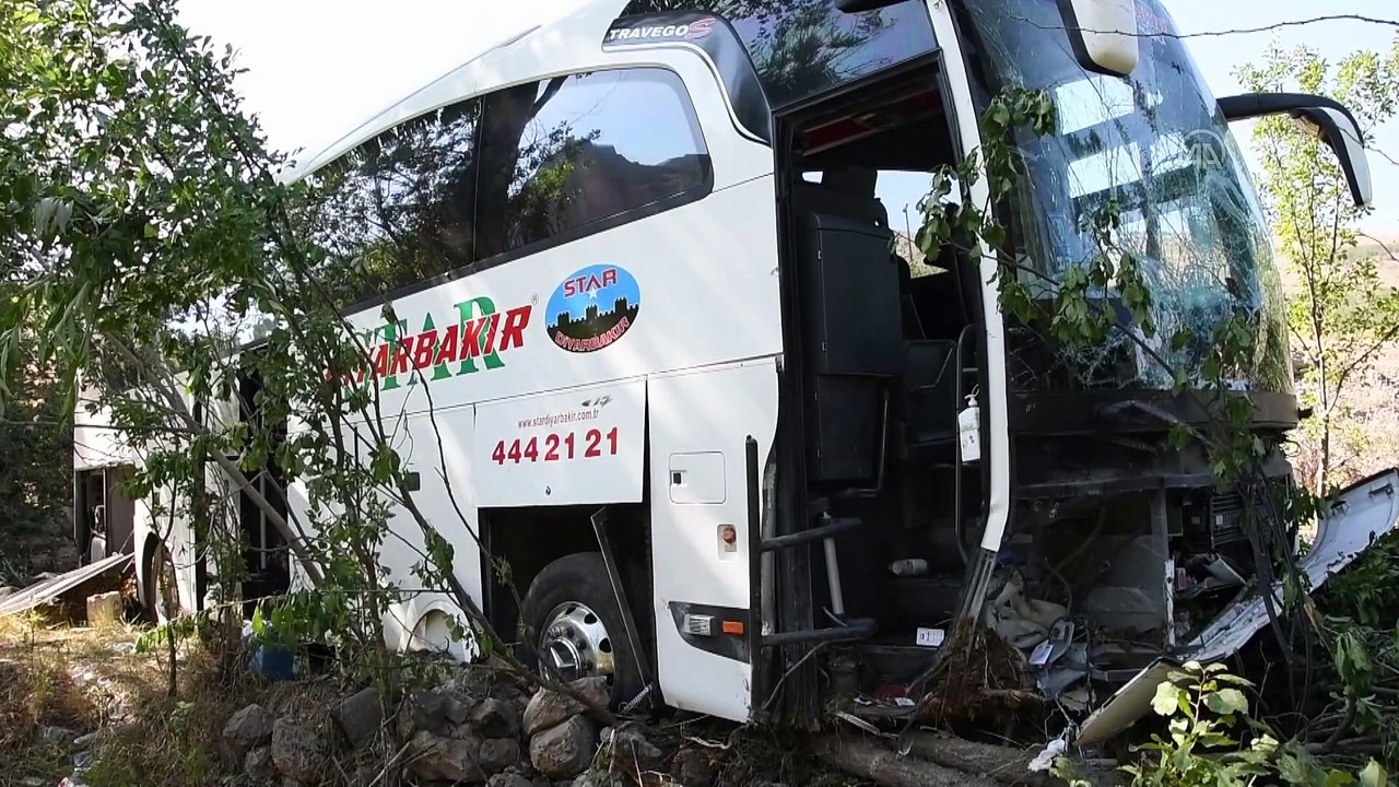 Yolcu otobüsü kaza yaptı: 1 ölü, 24 yaralı - GÜMÜŞHANE