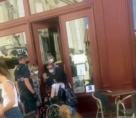 Castres - Un commerçant refuse violemment l'entrée de son établissement à une jeune femme en fauteuil avec son chien