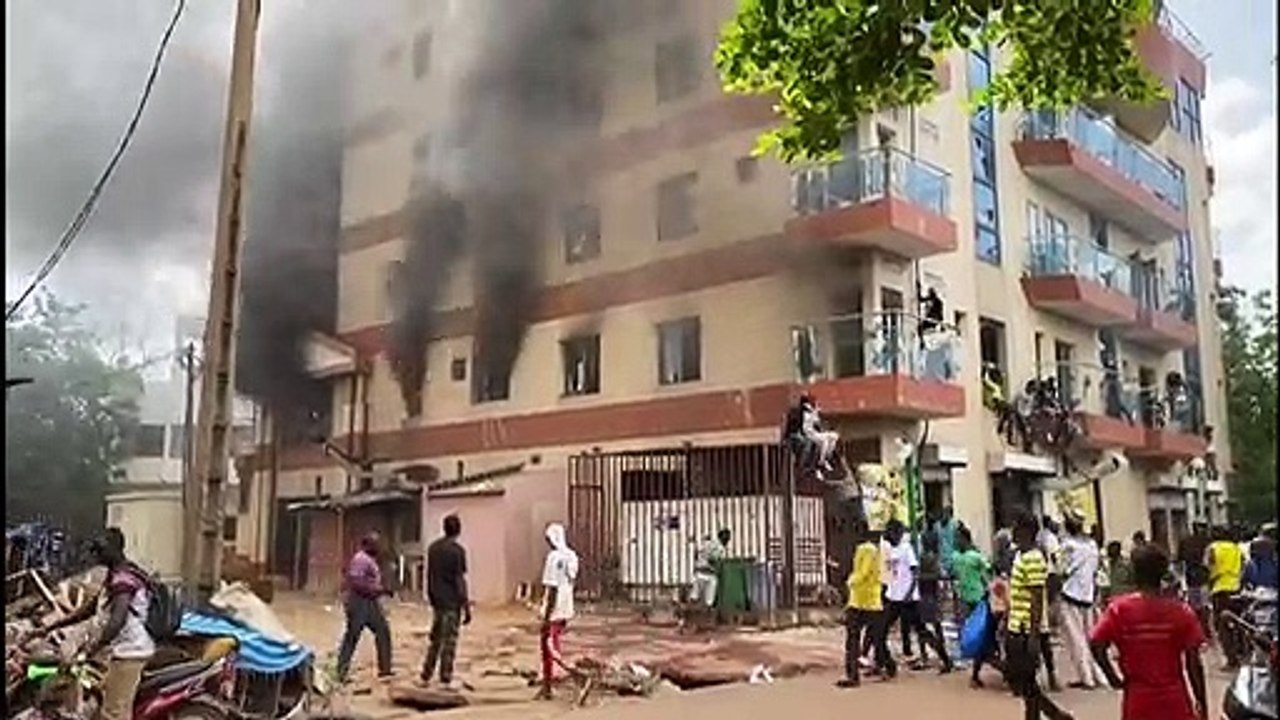 Umsturz in Mali: Putschisten versprechen Neuwahlen