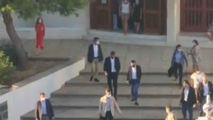 Pedro Sánchez, abucheado a la salida de una iglesia en Matalascañas