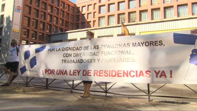 Marea de Residencias se manifiesta ante el Ministerio de Sanidad