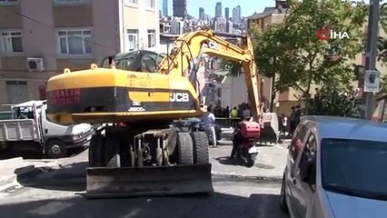 İş makinesi eve girdi, yatalak kadın şans eseri kurtuldu